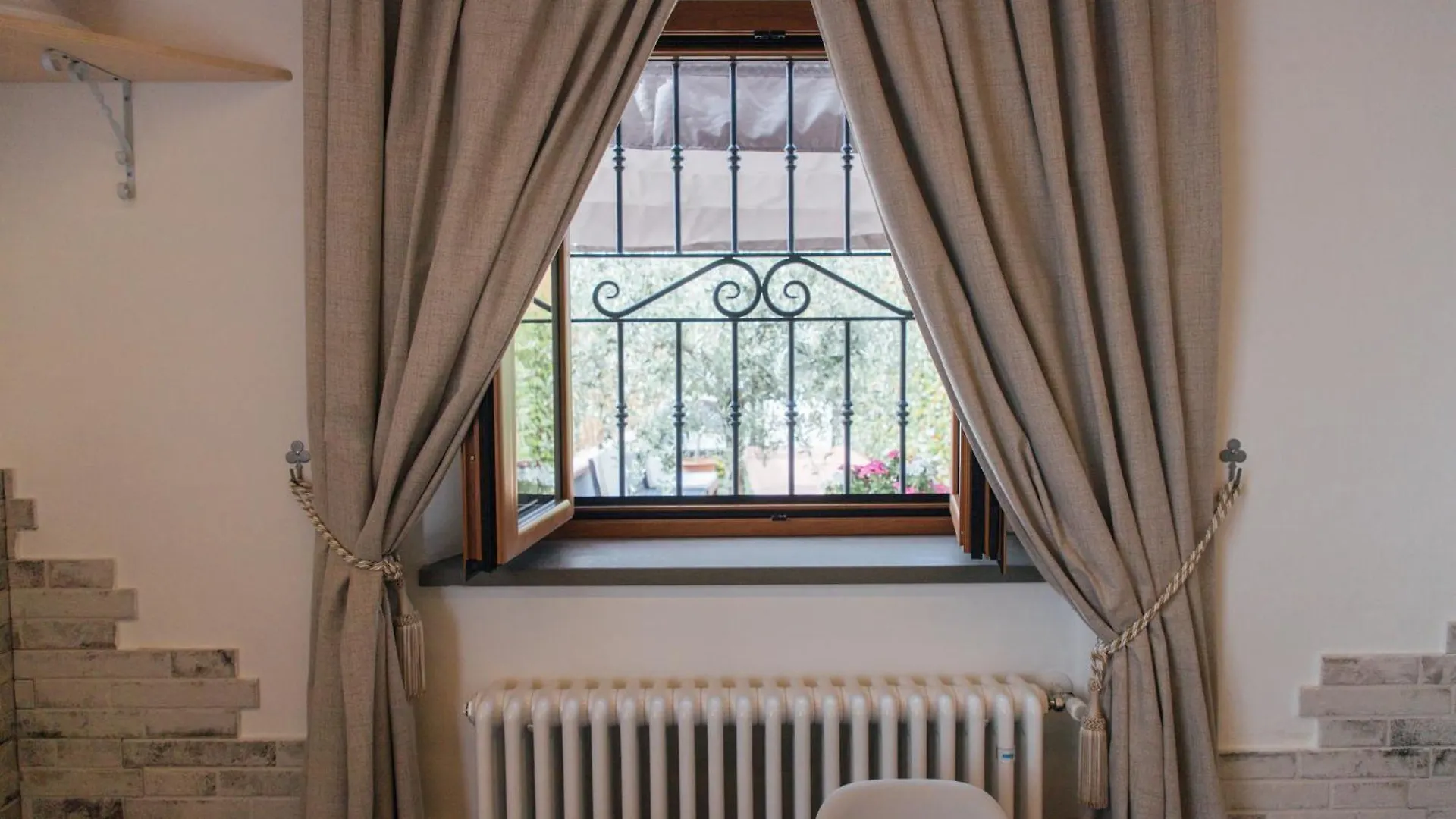 Casa vacanze Country Chic Pistoia-Casa In Campagna Giardino, Parking